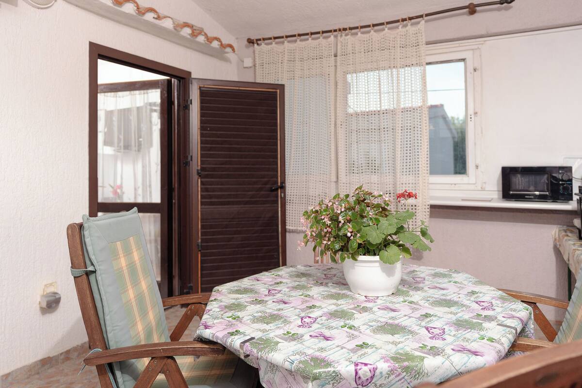 Căn hộ (A2) | Hiên