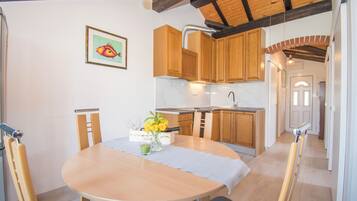 Apartment (A2) | Dining