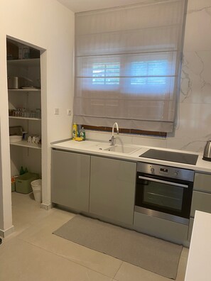 House | Private kitchen | Fridge, oven, stovetop, dishwasher - House Katy (Ploce)