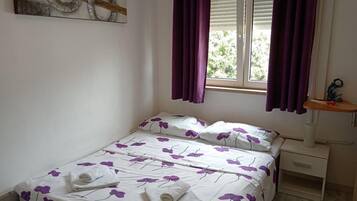 Room (S1) | Free WiFi