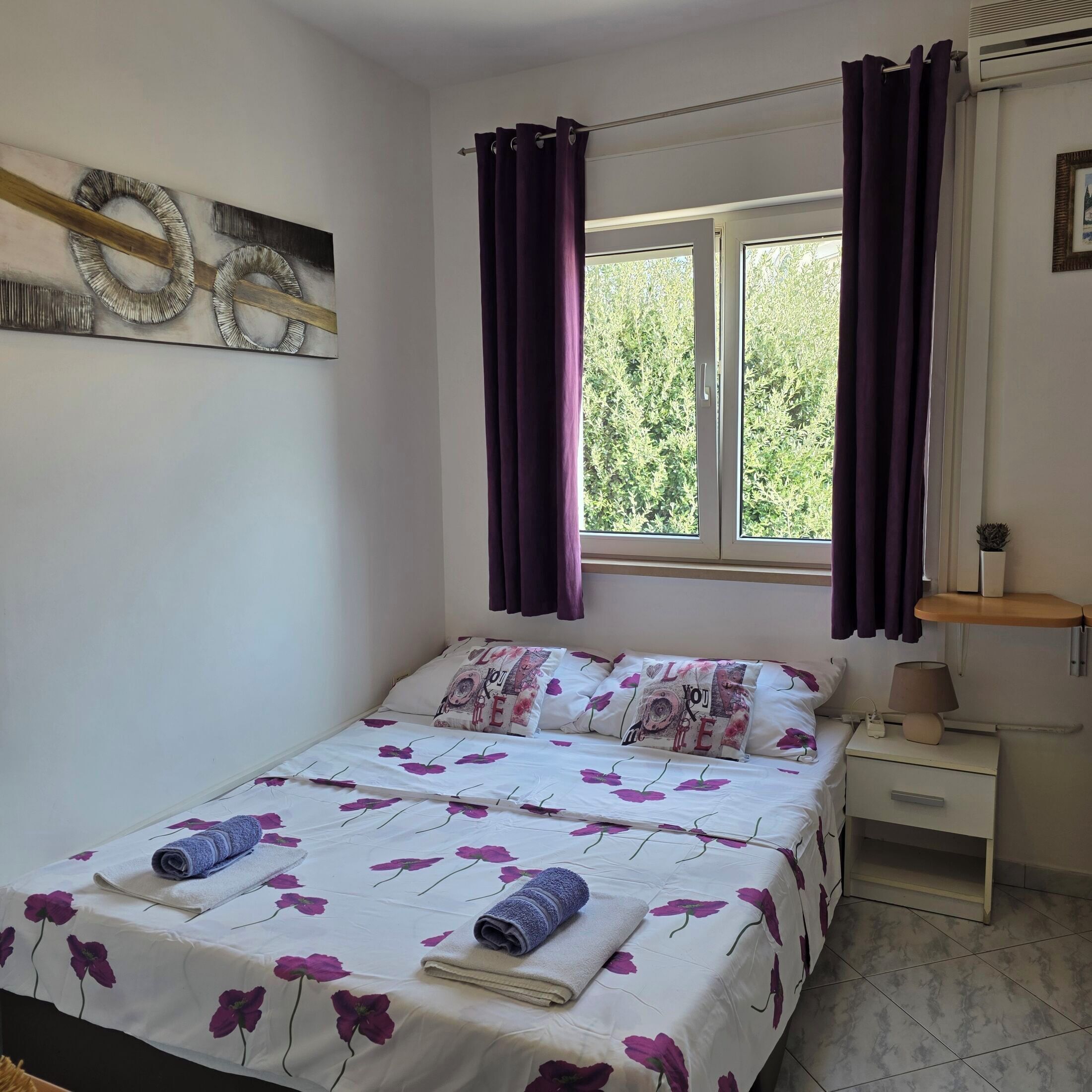 Room (S1) | Free WiFi