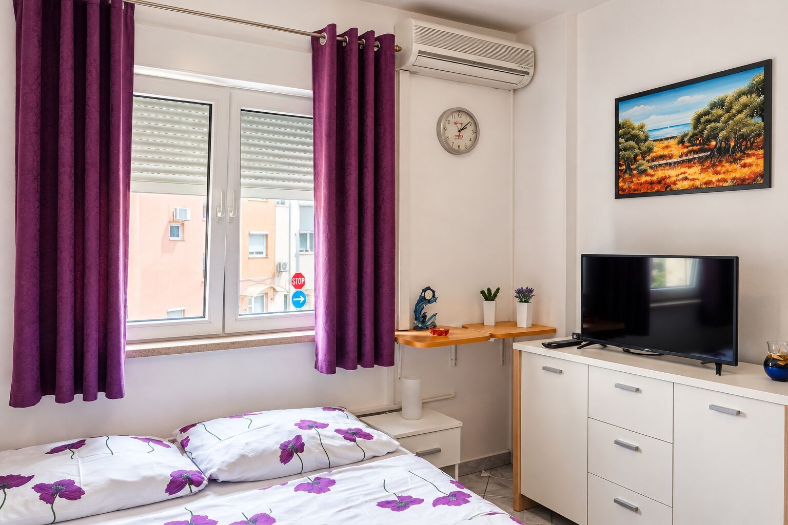 Room (S1) | Living room