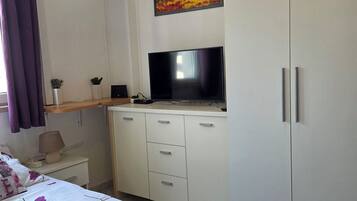 Room (S1) | Free WiFi