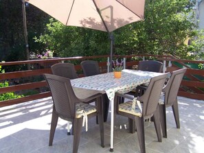 Apartment (A2) | Terrace/patio - Apartments Maja (Novalja)