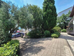 Courtyard - Apartment Vera (Crikvenica)