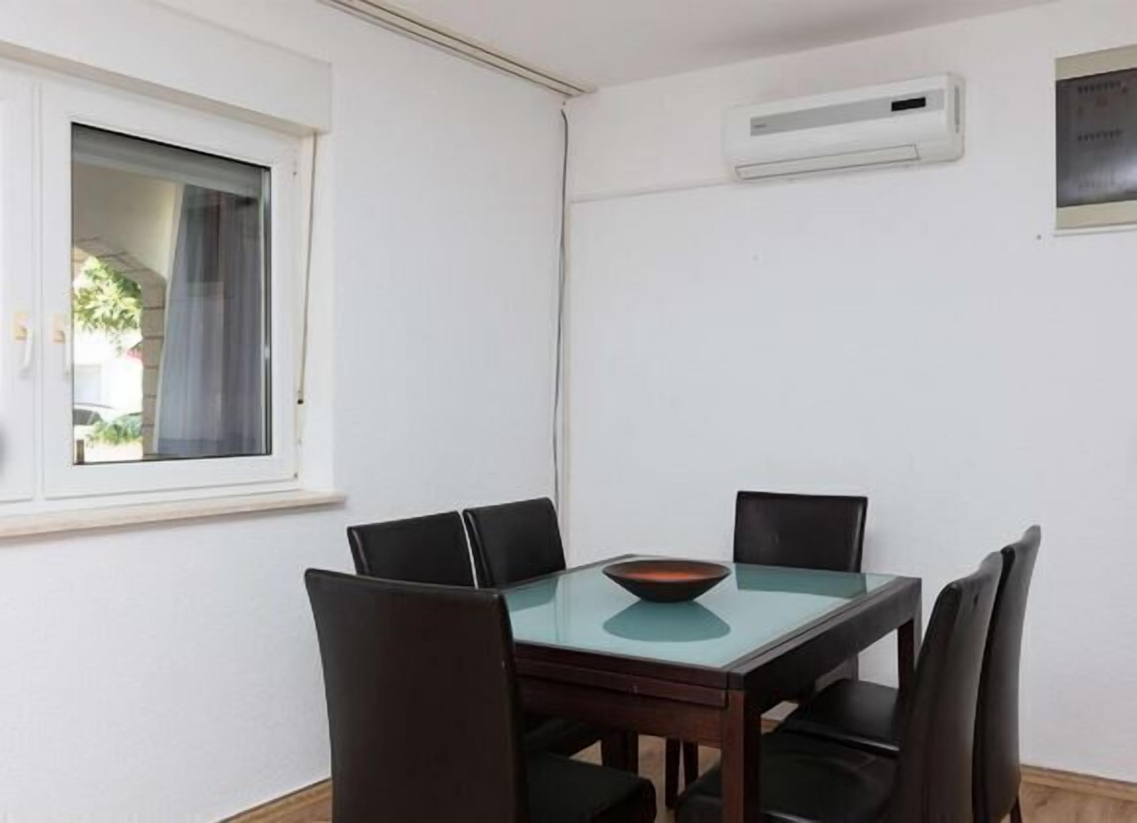 Apartment (A3) | Dining