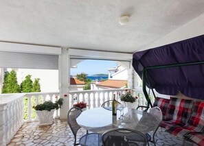 Apartment (A1) | Terrace/patio - Apartments Helen (Rogoznica)