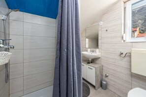 Studio (A2) | Bathroom - Apartments Mil (Karlobag)