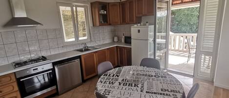 บ้านพัก | ครัวส่วนตัว | ตู้เย็น, ไมโครเวฟ, เตาอบ, เตาประกอบอาหาร