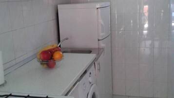 Casa | Cocina privada | Refrigerador, parrilla de estufa y cafetera de espresso