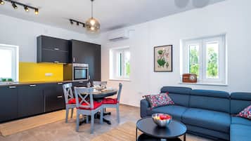 House | Private kitchen | Fridge, oven, stovetop, dishwasher