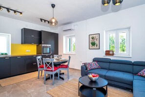 House | Private kitchen | Fridge, oven, stovetop, dishwasher - House Stika (Skradin)