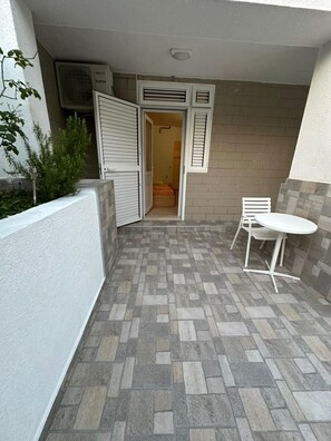 Apartment (A1) | Terrace/patio - Apartments Sandra (Baska Voda)