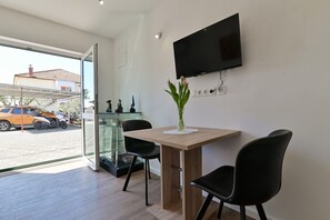 Apartment (A2) | Tempat makan