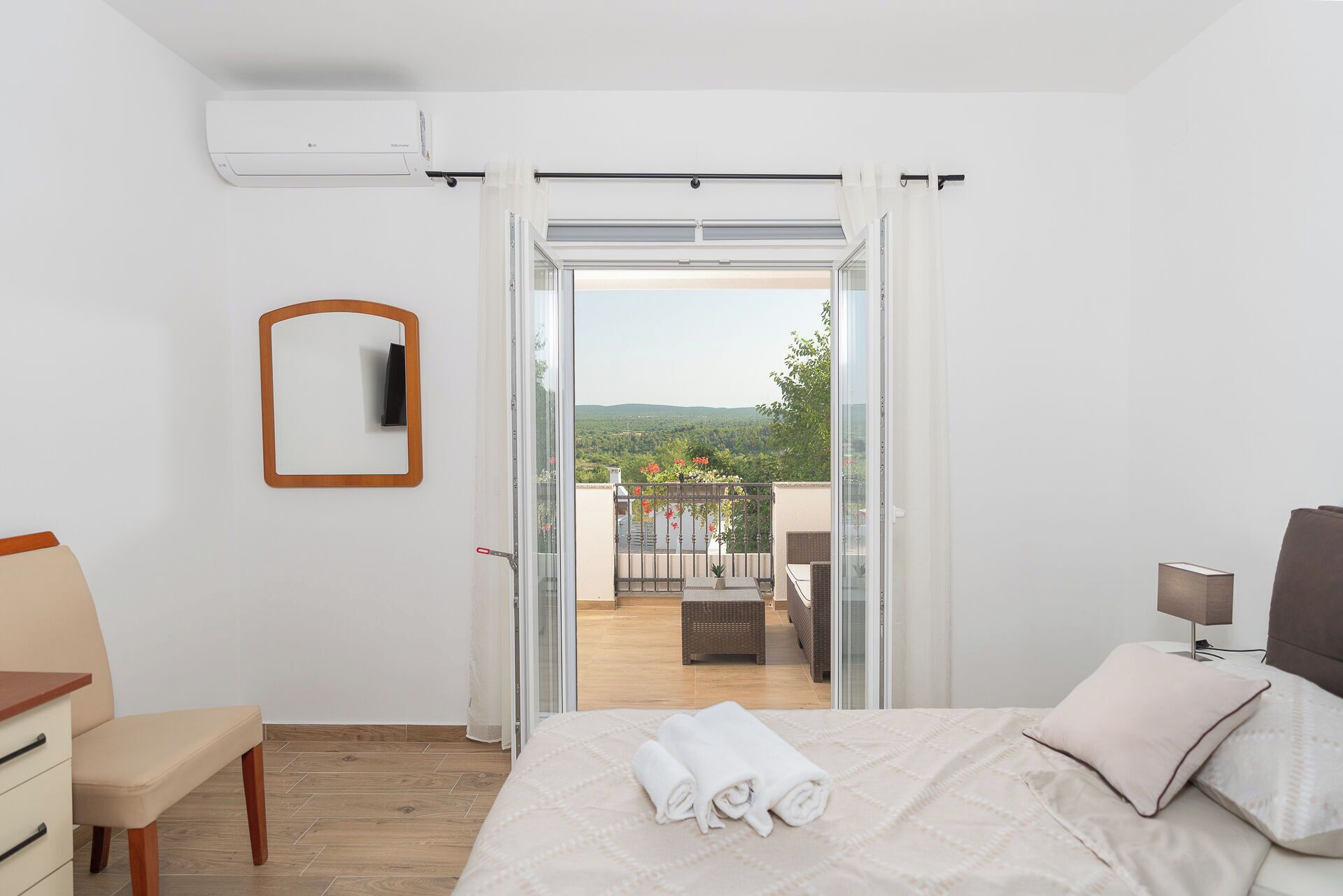 House | In-room safe, iron/ironing board, free WiFi