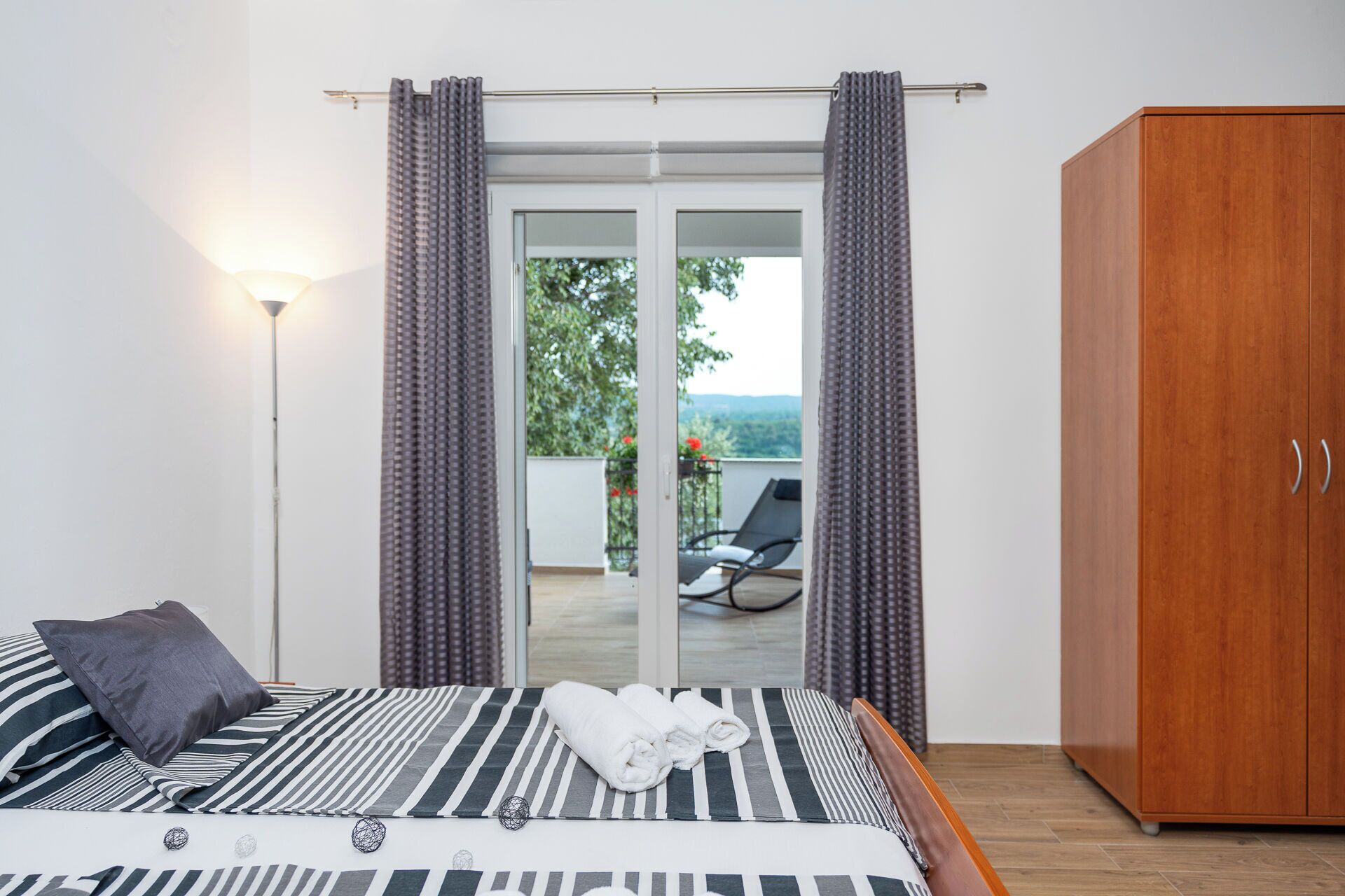 ハウス | セーフティボックス (室内)、アイロン / アイロン台、WiFi (無料)