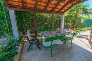 Garden view - Apartments Selma (Biograd na Moru)
