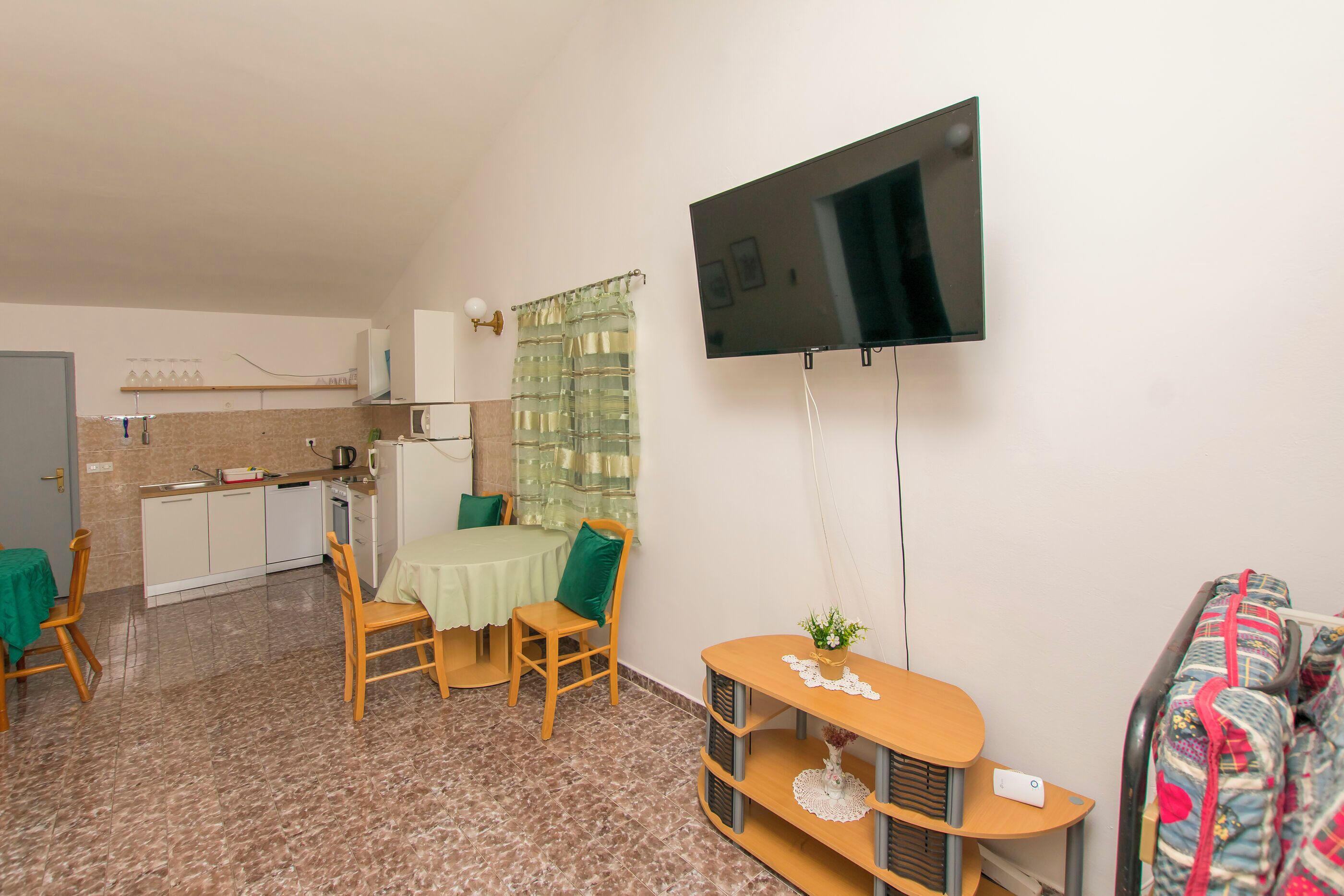 Apartment (A2) | Fernseher