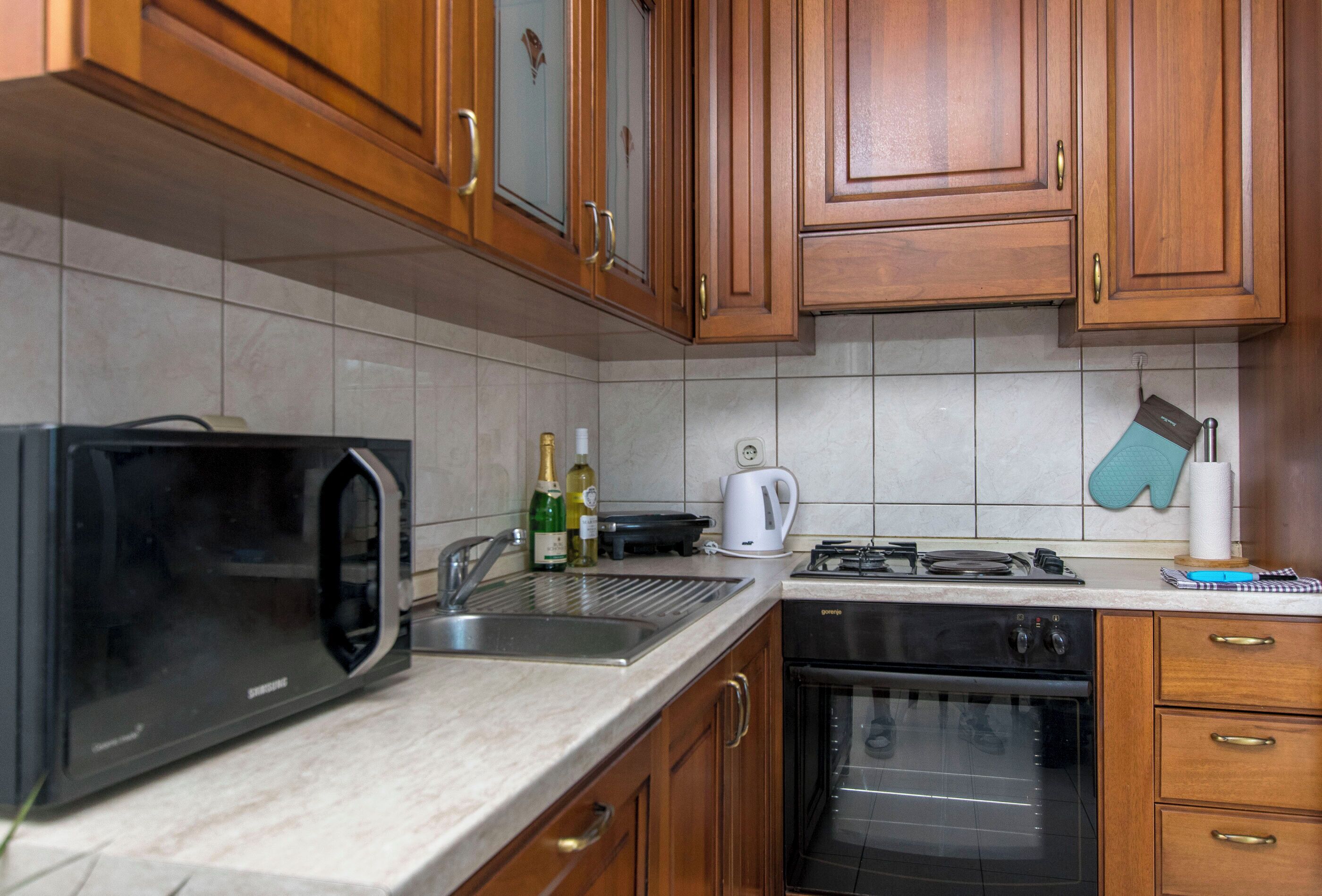 Huoneisto (A1) | Yksityinen keittiö | Jääkaappi, mikroaaltouuni, uuni, liesi