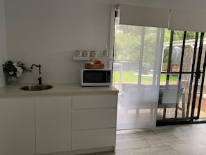 House, 1 Bedroom, Smoking, Patio | Bahagian dalam