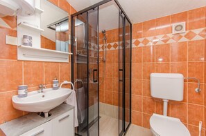 Bathroom - Apartments Lovely Courtyard (Vir)