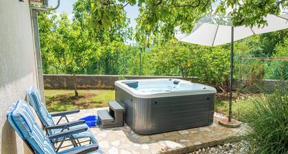 House Tamy - With Jacuzzi