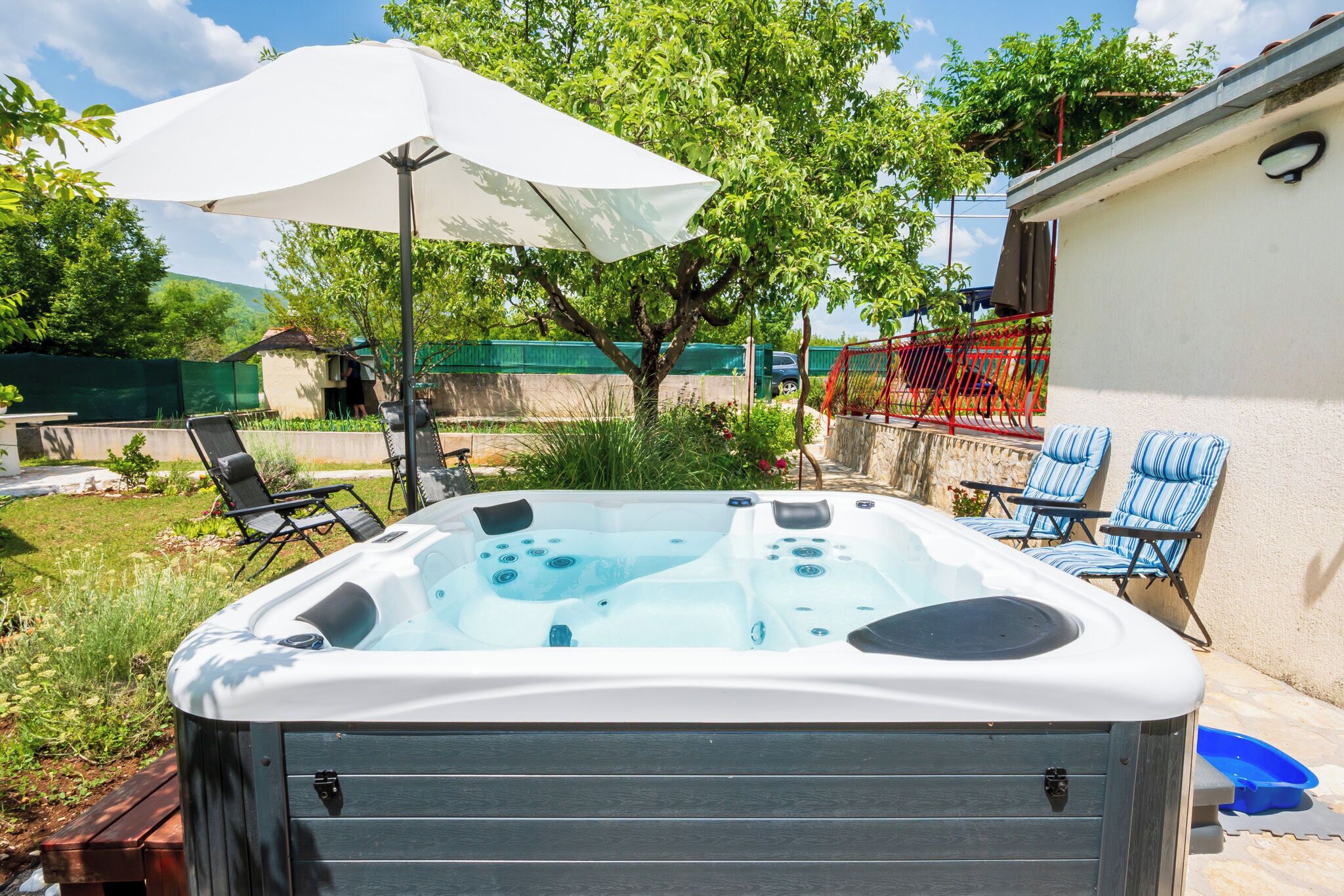 Bain à remous extérieur