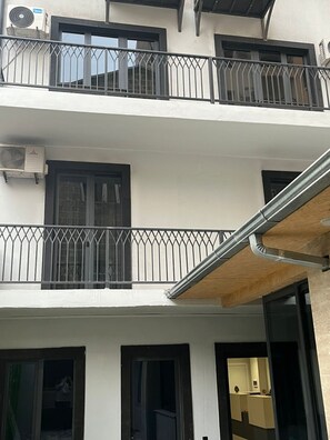 Mặt tiền nơi lưu trú