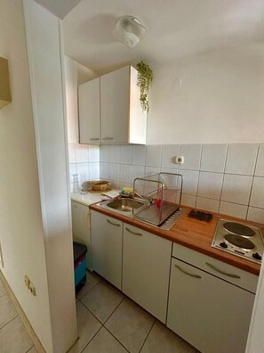 Apartment (A1) | Eigene Küche | Herdplatte, Espressomaschine, Wasserkocher, Toaster