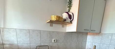 LÀgenhet (A2) | Eget kök | SpishÀll, espressobryggare, vattenkokare och brödrost