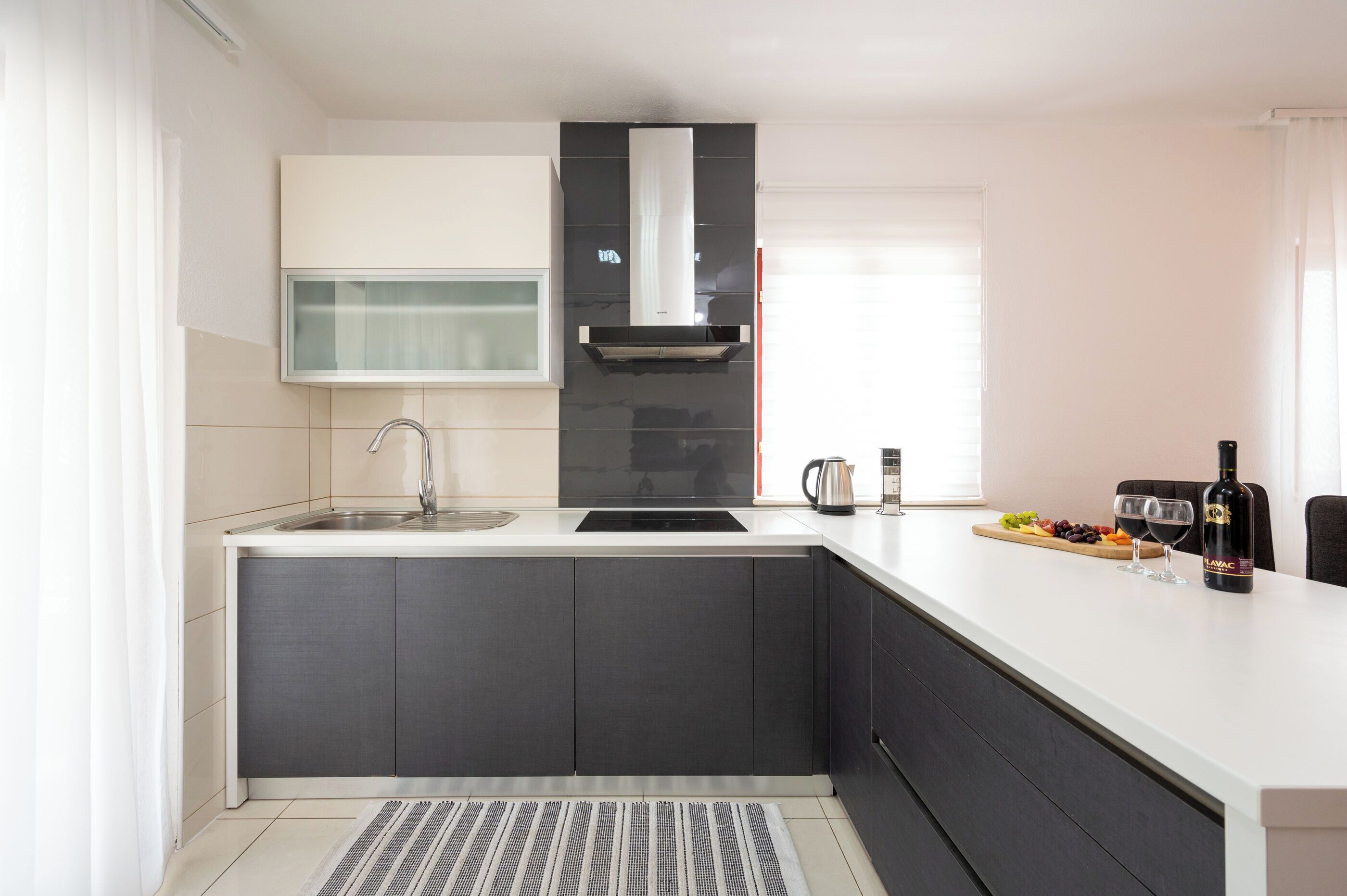 Apartment (A1) | Private kitchen | Fridge, microwave, oven, stovetop