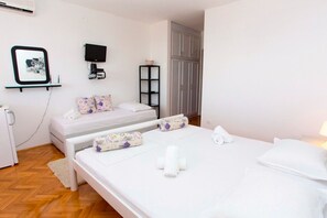 Room (S3) | Free WiFi - Apartments and Rooms Hope (Brela)