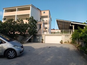 Courtyard - Apartments Nar (Marina)