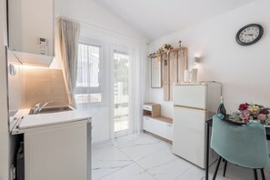 Studio (A2) | Private kitchen - Apartments Jozefina (Novalja)