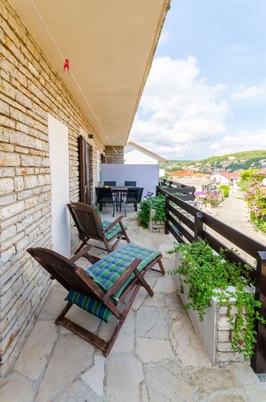 Apartment (A2) | Terrace/patio - Apartments Bartz (Jelsa)