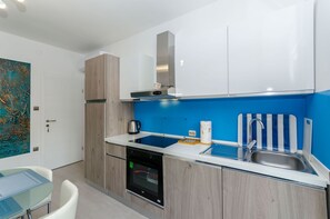 Appartement (A2) | Cuisine privée | Réfrigérateur, surface de cuisson, lave-vaisselle, cafétière à espresso