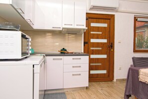 Apartment (A3) | Private kitchen - Apartments Ines (Biograd na Moru)