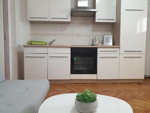 Apartment (A4) | Private kitchen - Apartments Lion (Umag)