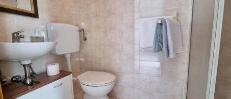 Apartment (A2) | Bathroom | Towels