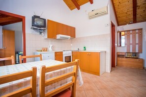 Casa | Cozinha privada | Geladeira, fogão, cooktop, máquina de café expresso