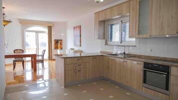 House | Private kitchen | Fridge, oven, stovetop, dishwasher