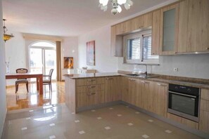 Ferienhaus | Eigene Küche | Kühlschrank, Ofen, Herdplatte, Geschirrspüler