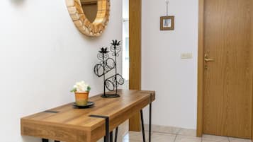 Apartment (A1) | Flur