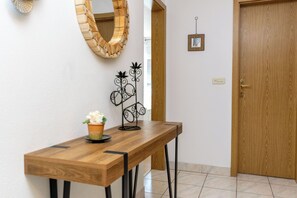Apartment (A1) | Hallway - Apartments Knez (Podstrana)