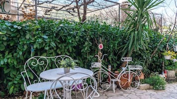 Studio (A2) | Terrace/patio
