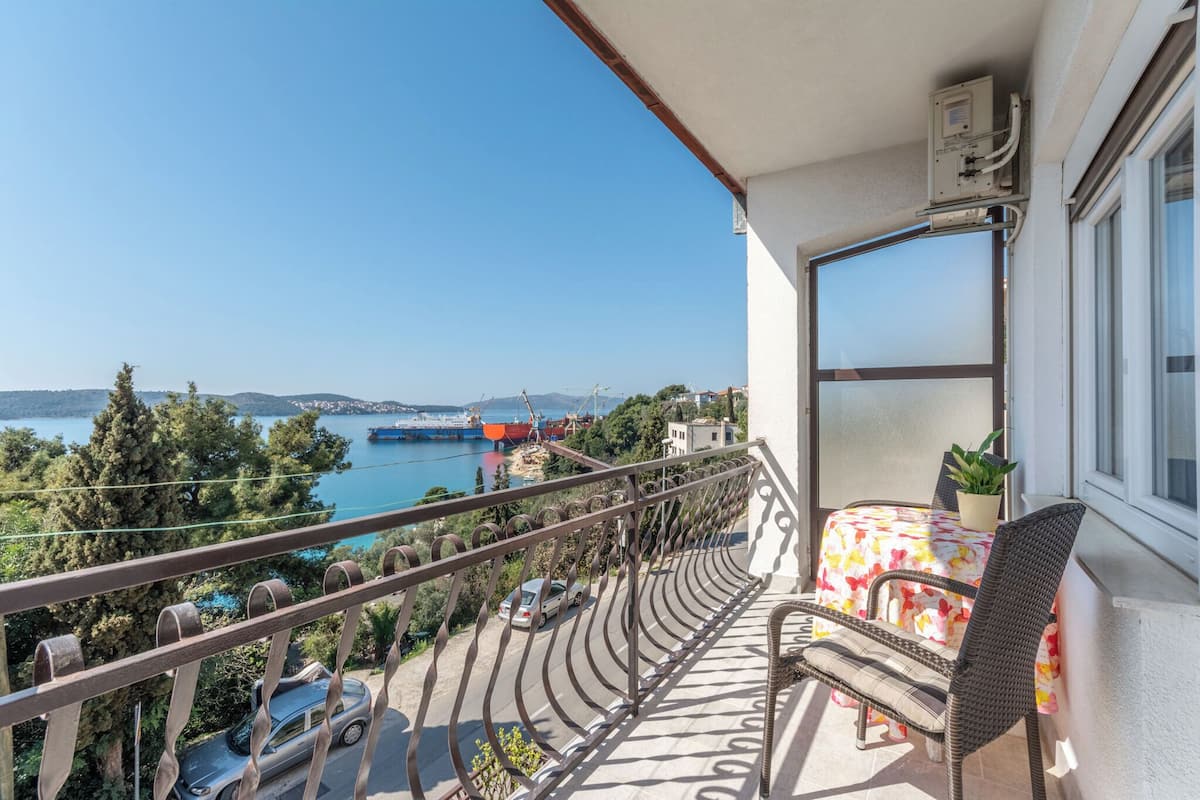 Căn hộ (A1) | Ban công