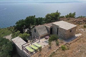 A stone house with a patio and a view of the sea. - House Bepo (Nerezise)