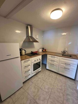 Ferienhaus | Eigene Küche | Kühlschrank, Mikrowelle, Ofen, Herdplatte