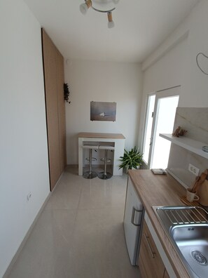 Studio (A4) | Bếp riêng | Tủ lạnh, bếp nấu, ấm điện, dụng cụ nấu nướng/bát dĩa/dao nĩa