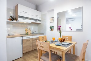 Dining - Apartments Josip II (Baska Voda)